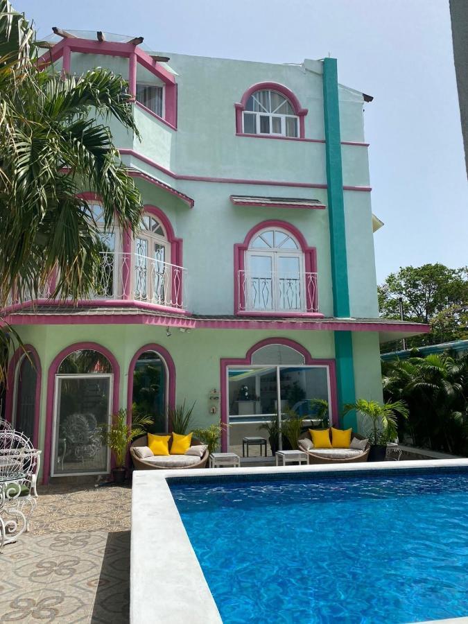 Bed and Breakfast The Quetzal à Cancún Extérieur photo